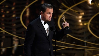 Leonardo Dicaprio Holding Oscar 4K Wallpaper