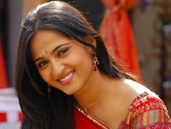 Cute Smile of Anushka Shetty