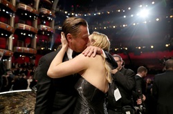 Kate Winslet Congratulating Leonardo Dicaprio
