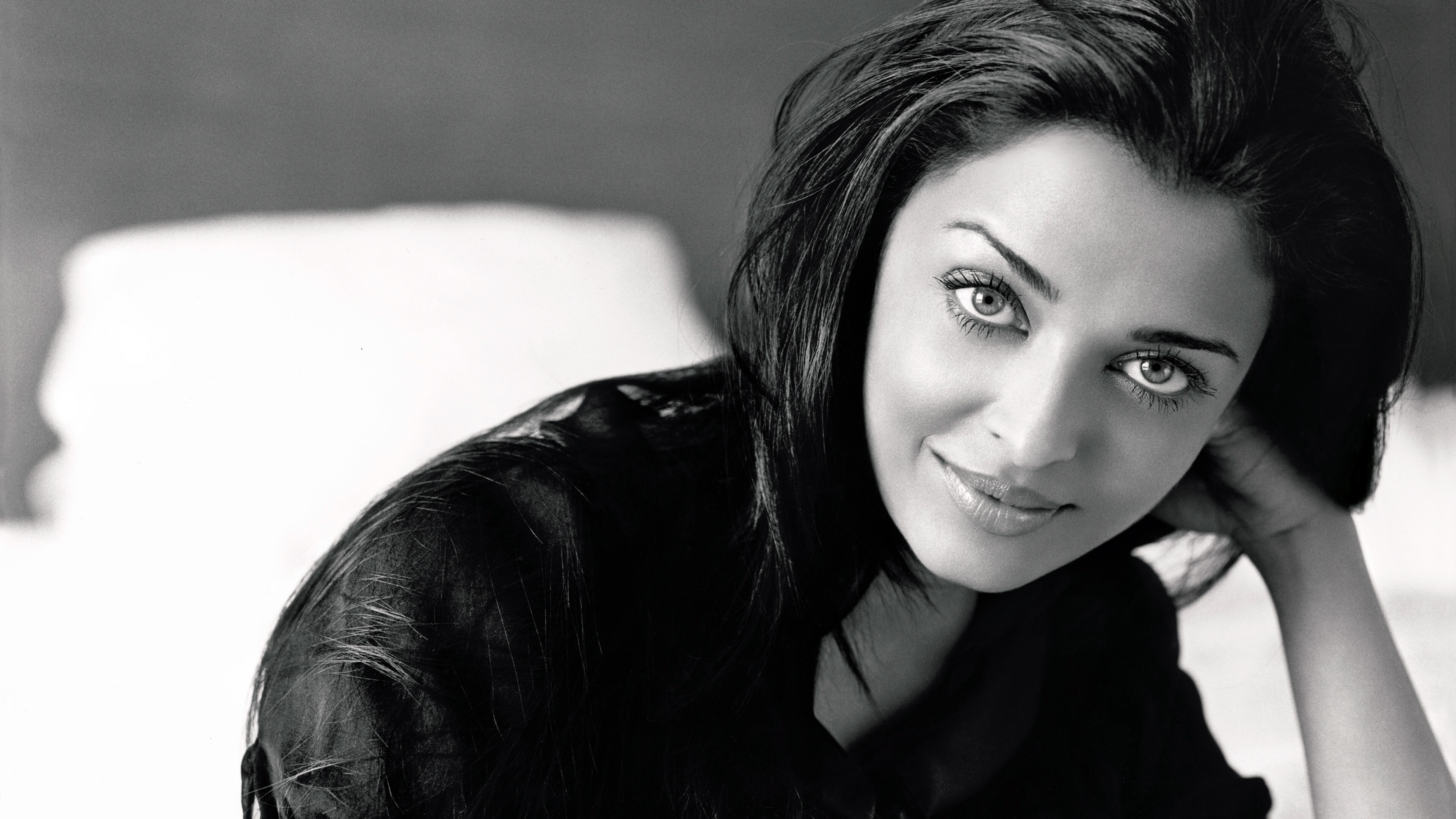 Aishwarya Rai Black and White 4K Photo  3840x2160 resolution wallpaper