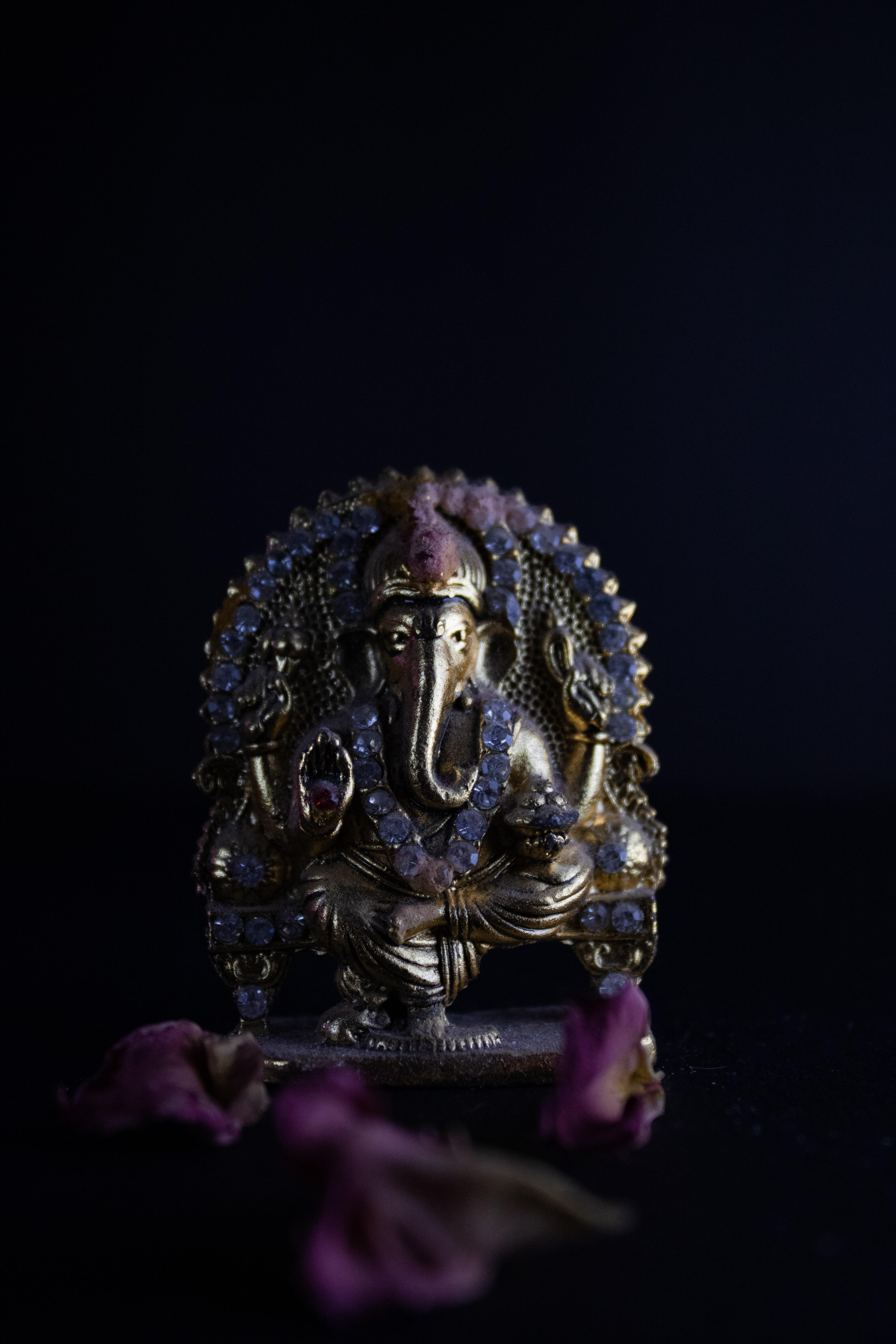 Ganesha Metal Idol with Black Background | 4000x6000 resolution wallpaper