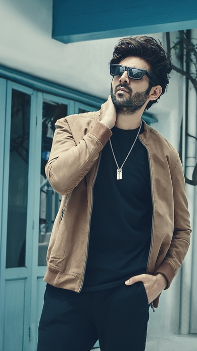 Actor Kartik Aryan Mobile Wallpaper