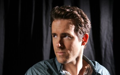 Actor Ryan Reynolds Cute Face Photo