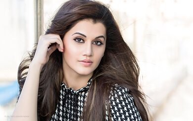 Actress Taapsee Pannu Wallpaper