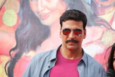 Akshay Kumar Rowdy Look Wallpaper