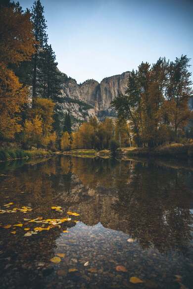 Bbeautiful Lake and Mountain Nature Photo