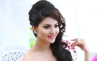 Beautiful and Pretty Look of Urvashi Rautela