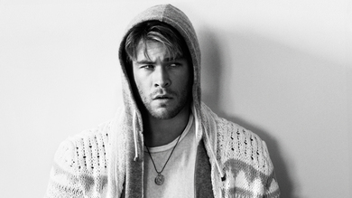 Chris Hemsworth Black and White HD Wallpaper