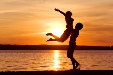Couple Feeling Love During Sunset Ultra HD Wallpaper