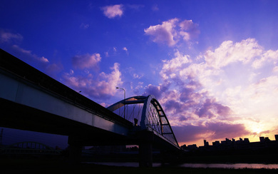 Crossing View Bridge Wallpaper