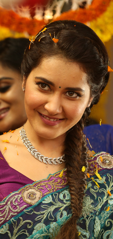 Cute Smile of Rashi Khanna Actress