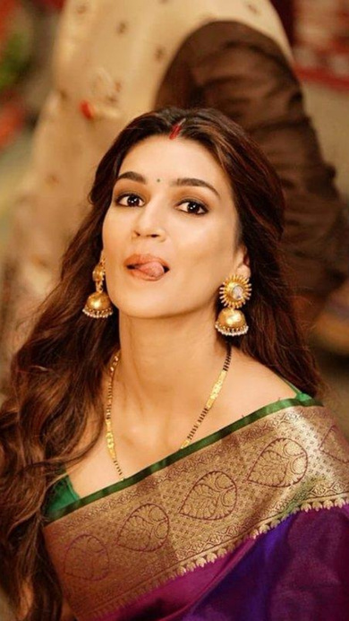 [Image: kriti-sanon-in-funny-expression.jpg]