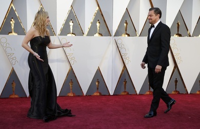 Leonardo Dicaprio And Kate Winslet On Oscar Red Carpet