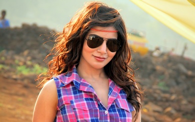 Samantha in Sunglasses Photo