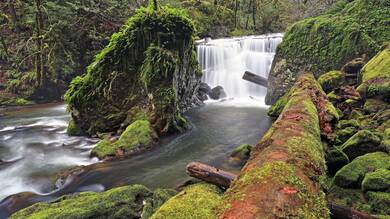 Ultra HD 4K Nature Waterfall Photo