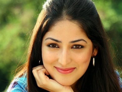 Yami Gautam Smile Face Wallpaper