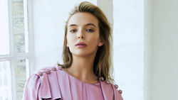 Actress Jodie Comer Wearing Light Pink Top