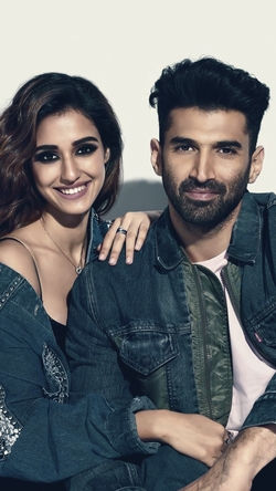 Aditya Roy Kapur with Disha Patani Mobile Pic