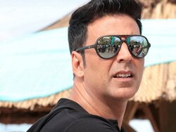 Akshay Kumar Wearing Black Sunglasses