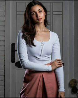 Alia Bhatt in White Tshirt Photo