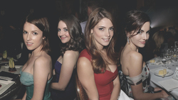 Anna Kendrick With 3 Friends
