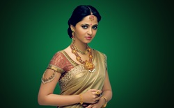 Anushka Shetty In Proper Indian Attire