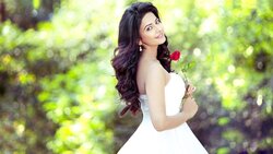 Beautiful Rakul Preet Indian Celebrity With Rose