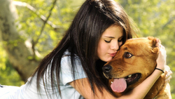Beautiful Selena Gomez With Dog