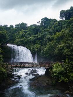 Borhill Falls in Meghalaya Wallpaper