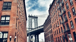 Brooklyn Bridge Click Between Building New York Wallpaper