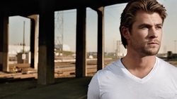 Chris Hemsworth In White Tshirt Movie Pic