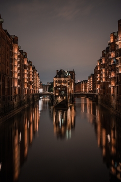 City in Water Night View Pic