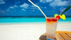 Cocktail in Beach HD Wallpaper