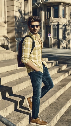 Dashing Look of Kartik Aaryan