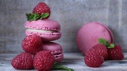 Delicious Macarons And Raspberries HD Wallpaper