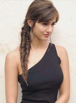 Disha Patani in Black Mobile Pic