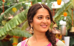 Elegant Anushka Shetty with Smile