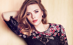 Famous American Actress Scarlett Johansson