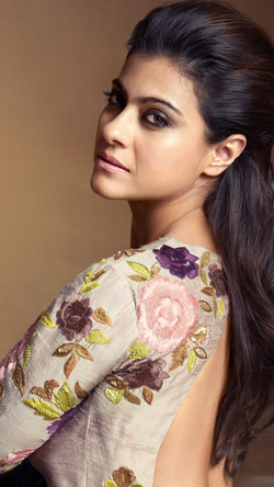 Famous Indian Celebrity Kajol Mobile Pic