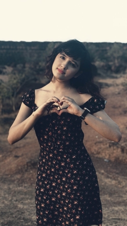 Heart Shape in Hand Cute Girl Wallpaper
