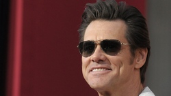 Jim Carrey Wearing Sunglasses Smiling Face Wallpaper