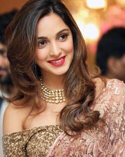 Kiara Advani in Golden Dress Cute HD Photo