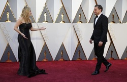 Leonardo Dicaprio And Kate Winslet On Oscar Red Carpet