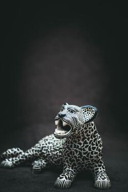 Leopard Figurine Mobile Image