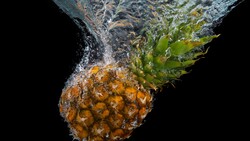 Pineapple Water Splash