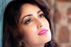 Pretty Yami Gautam in Pink Lips