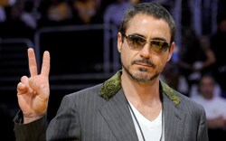 Robert Downey Jr Showing Victory Sign