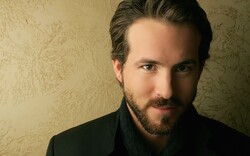 Ryan Reynolds Charming Face Close Up Wallpaper