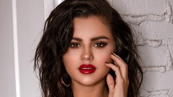 Selena Gomez Close Up Face