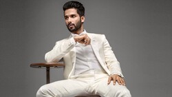 Shahid Kapoor Wear White Suit